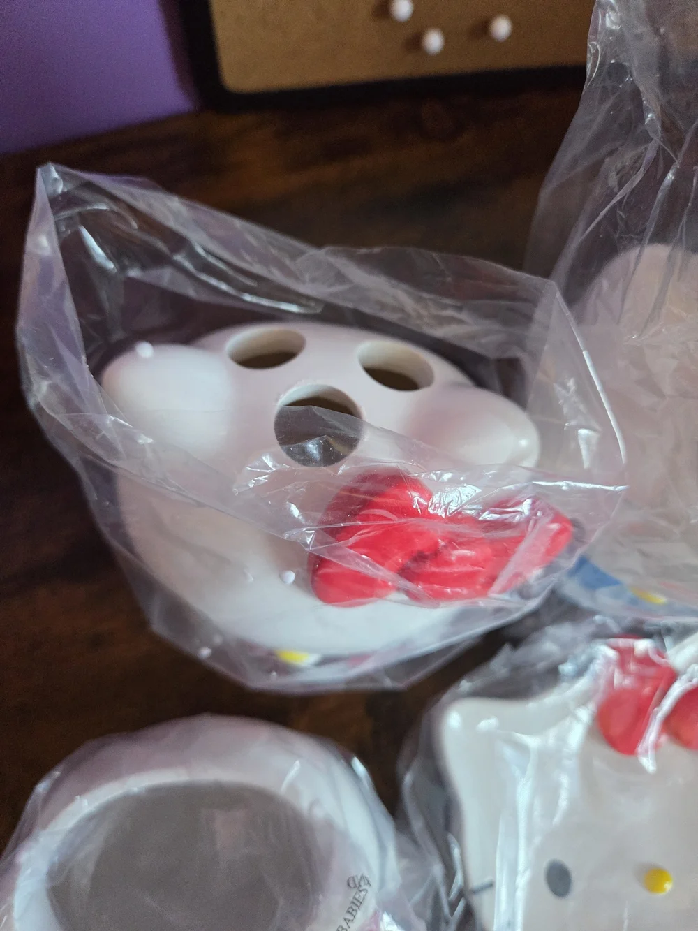 Hello Kitty Ceramic Figure Bathroom Set. - Picture 4 of 8